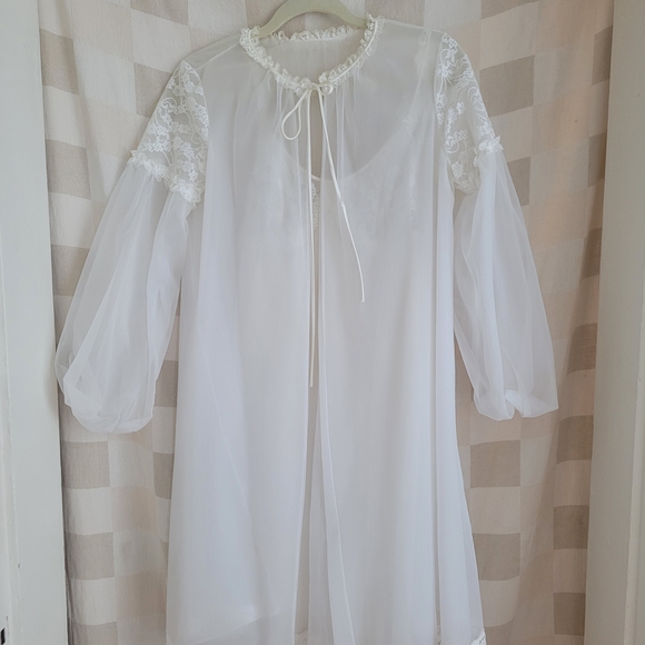 Vanity Fair Other - Vanity Fair Peignoir Set Vintage